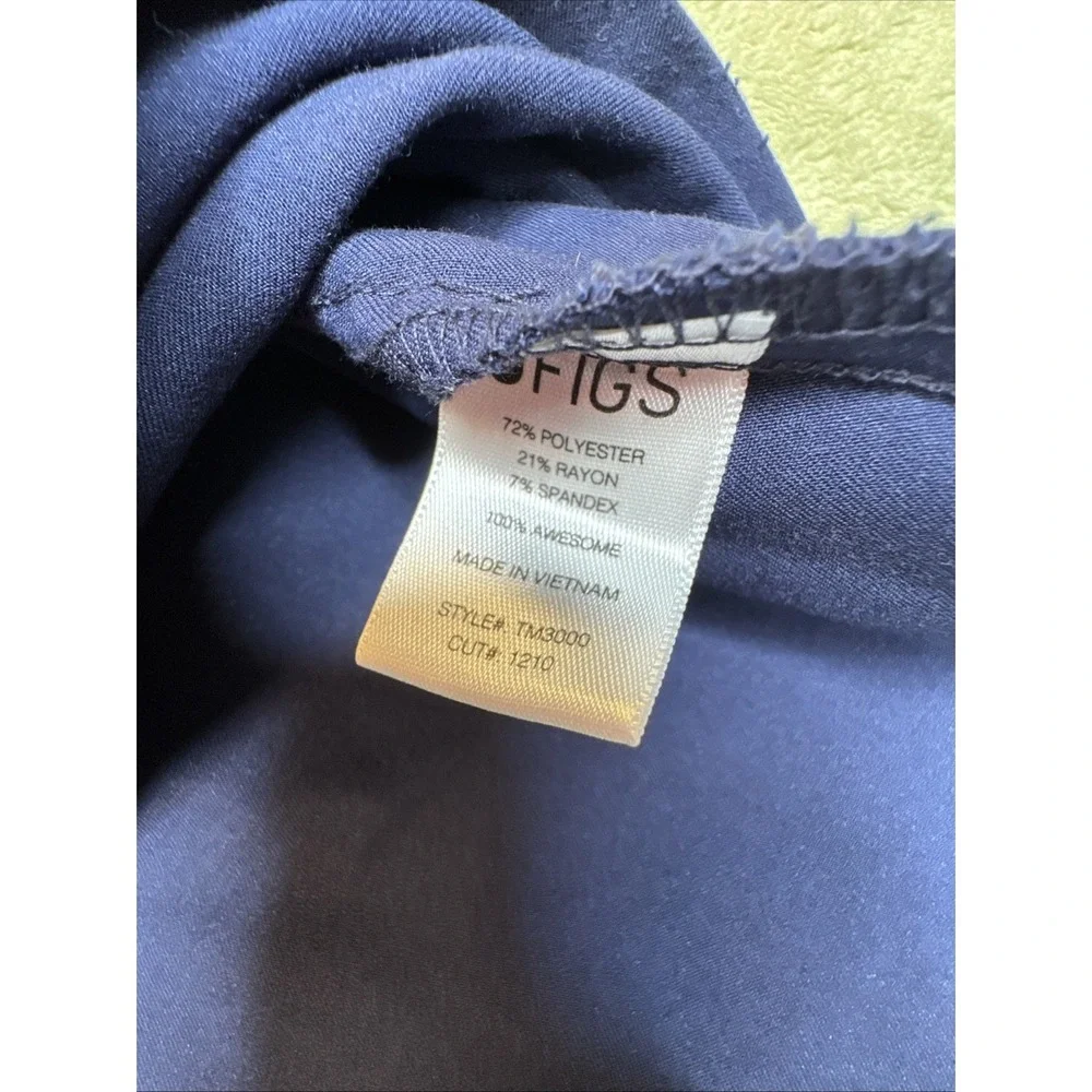 FIGS Men's Chisec Scrub Top Shirt MEDIUM navy Medical Three-Pocket TM-3000 tech